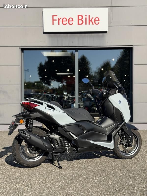 Yamaha XMAX 125 TECH MAX (image 2)