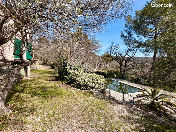 Propriété 7 pièces 218 m²