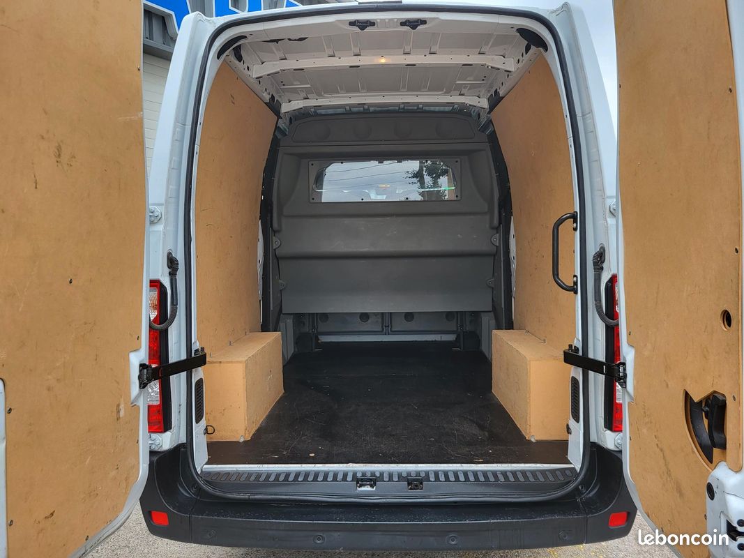 RENAULT MASTER L2H2 T35 FOURGON 2.3 Blue DCI 150 GRAND CONFORT CABINE APPROFONDIE FIXE 07 PLACES avec HABILLAGE BOIS COMPLET + SUSPENSION RENFORCÉE + GPS + CAMÉRA + RADARS ( Prix de Vente 25 990 HT ) (image 5)