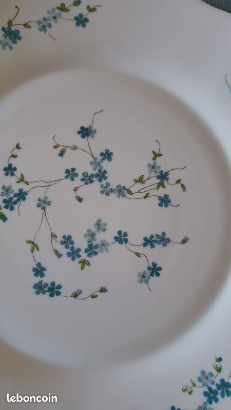Grand Plat Rond Arcopal Véronica Motif Myosotis, Excellent état, Vintage