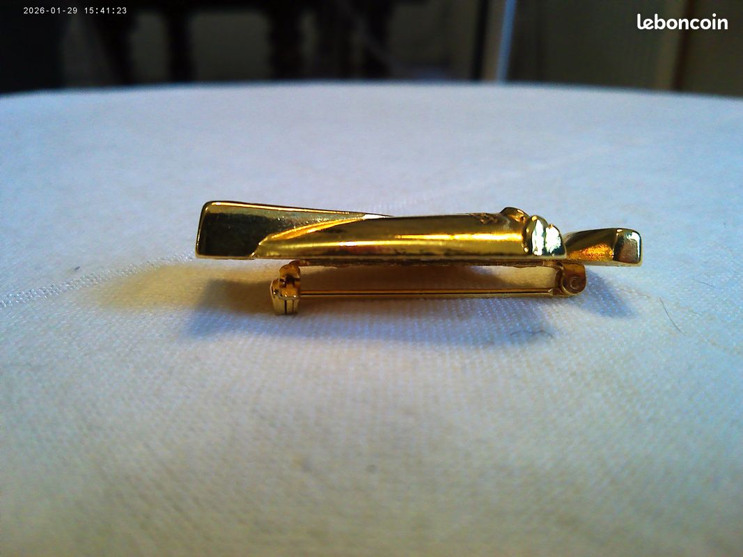 Broche Guerlain - Dix Flacons De Parfum En Métal Doré - Vintage, Occasion Très Bon état