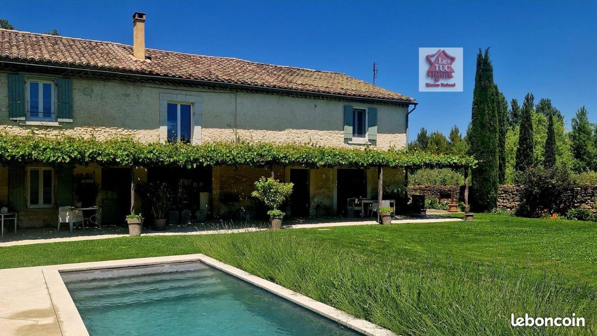 Maison 10 pièces 259 m² · à Suze-la-Rousse · 259 m² · 595 000 €