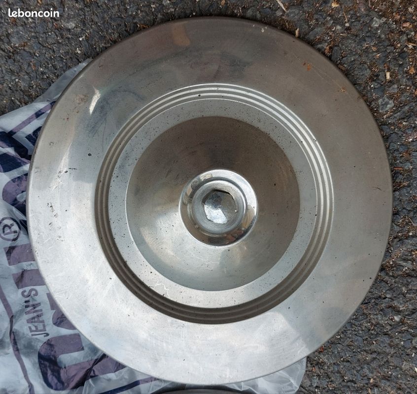 4 Centres de roues/ cachés moyeux Peugeot 204/304/504 (image 3)