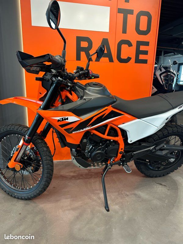 KTM 125 enduro r 2025 - 10 kilomètres (image 4)