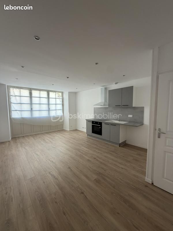 Immeuble 8 pièces 166 m² · à Saint-Denis-d'Anjou · 166 m² · 238 000 €