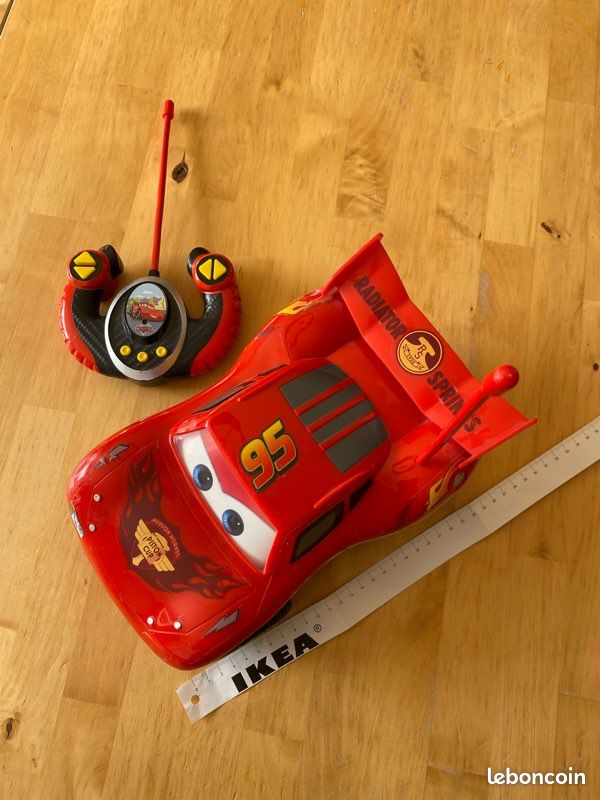 Grande voiture télécommandée Cars (image 1)