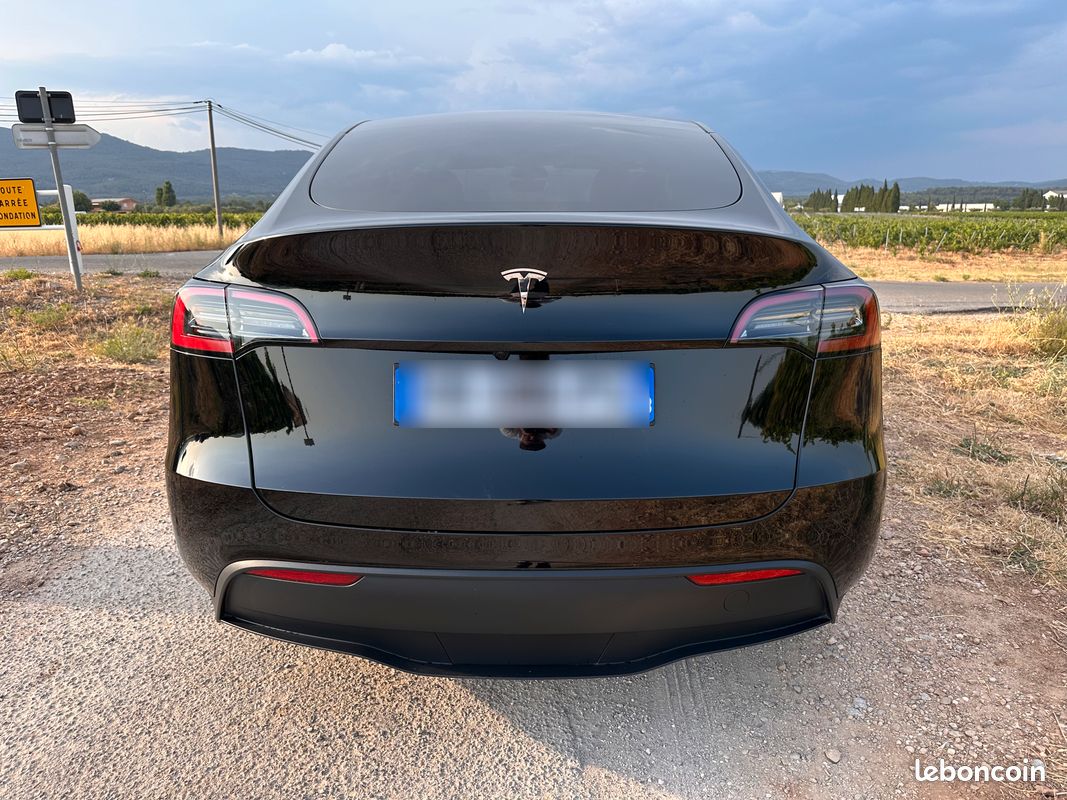 Tesla Model Y Grande Autonomie Propulsion – Noir – Excellent état – 12/2024 (image 6)