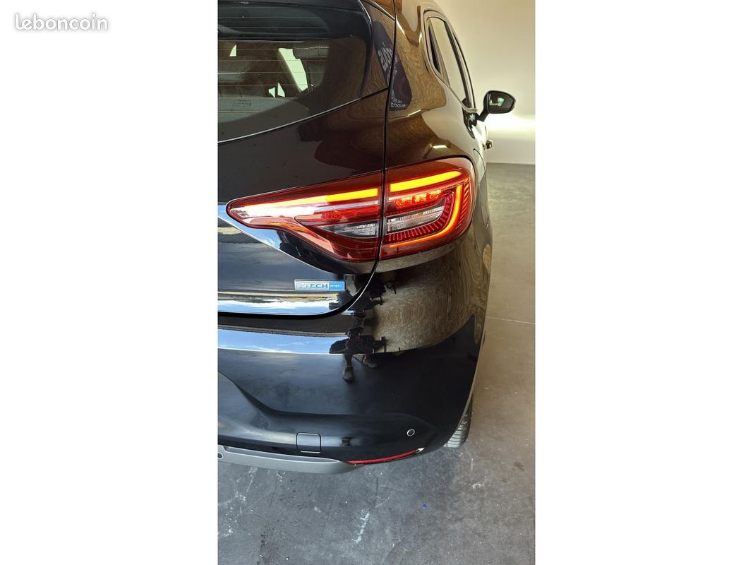 RENAULT CLIO 1.6 E-Tech Hybride - 140 / Boîte Auto / Limited / Suivi / Carplay / Garantie (image 16)