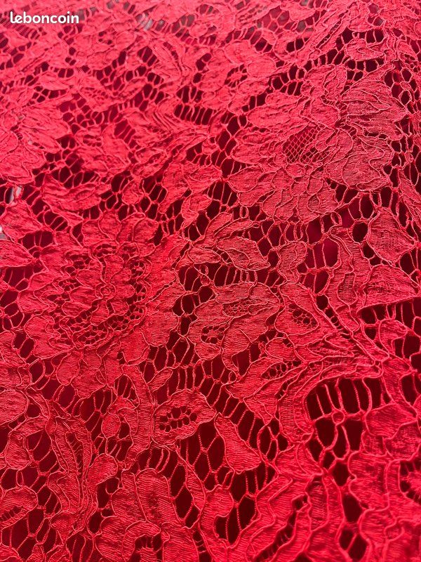 VALENTINO - Robe rouge à dentelle (image 5)