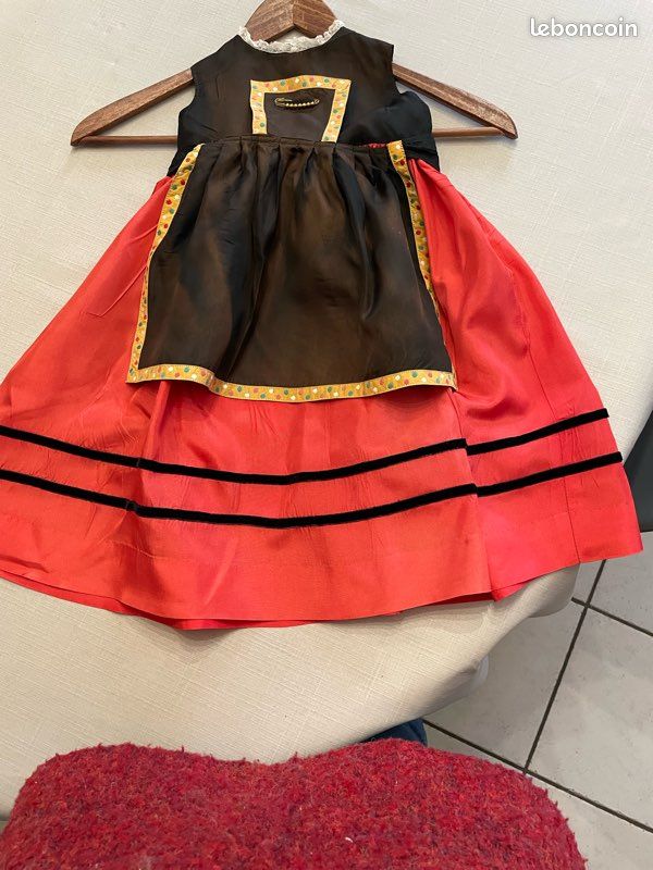 ROBE ANCIENNE DE petite fille/Poupée en tulle brodé main feston/Fleurs