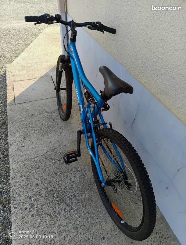 VTT Rockrider 60 betwin design bleu, suspendu,très bon état (image 2)