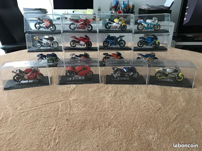 Lot de 16 motos modèles réduits (image 1)
