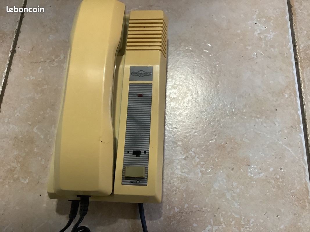Combine telephonique (image 1)