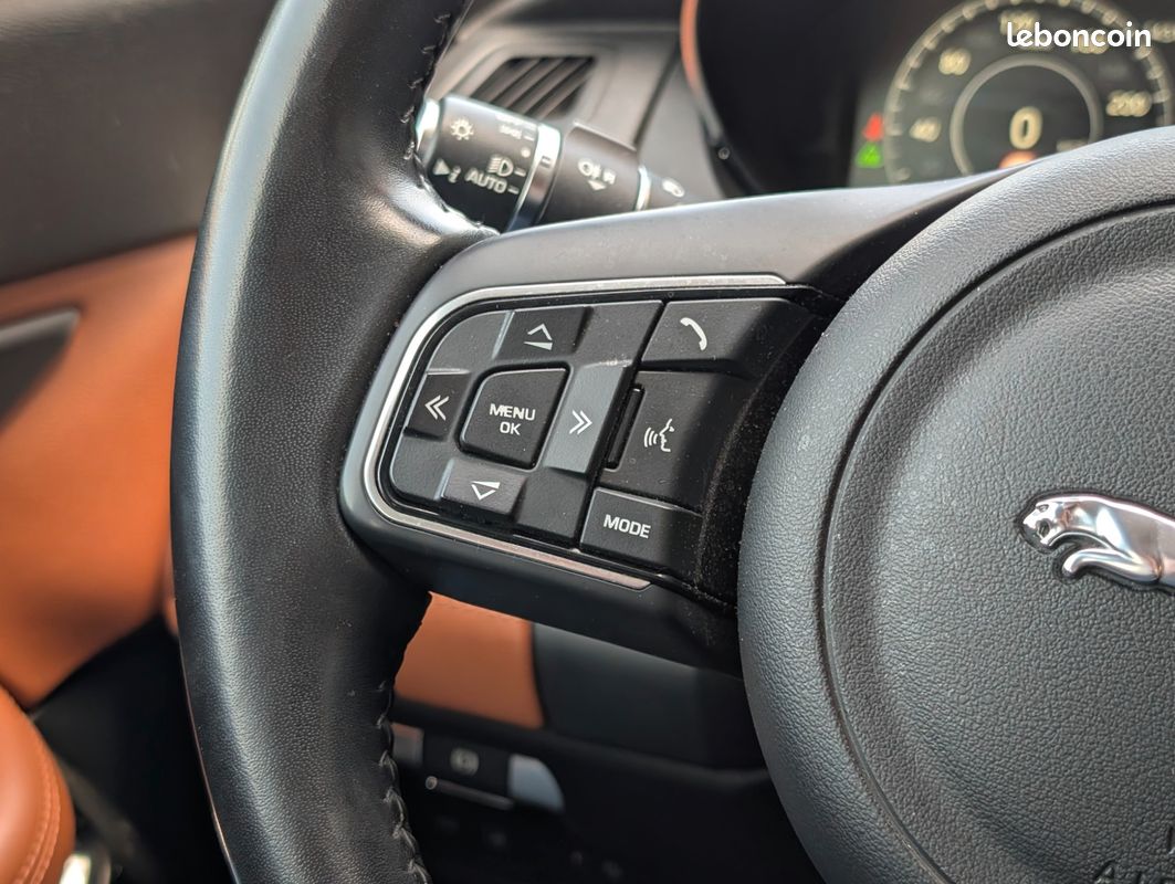 JAGUAR E-PACE 2.0 200CV HSE AWD - ENTRETIEN JAGUAR EXCLUSIF - CAMERA - ATTELAGE - ZERO DEFAUT - GARANTIe (image 26)