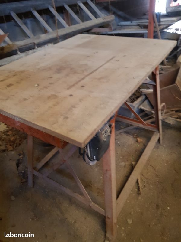 Ancien petit établi avec branchement électrique (image 1)