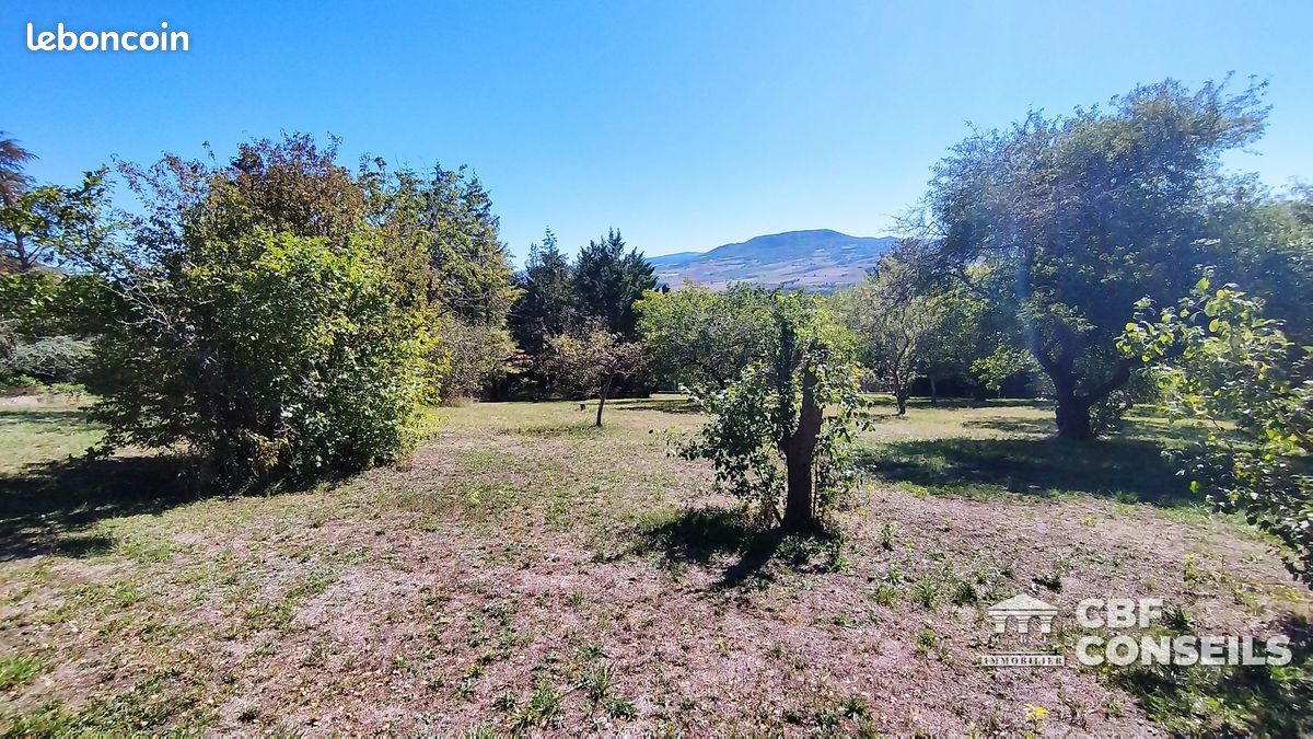 Terrain 1405 m² · à Veyre-Monton · 1 405 m² · 176 000 €