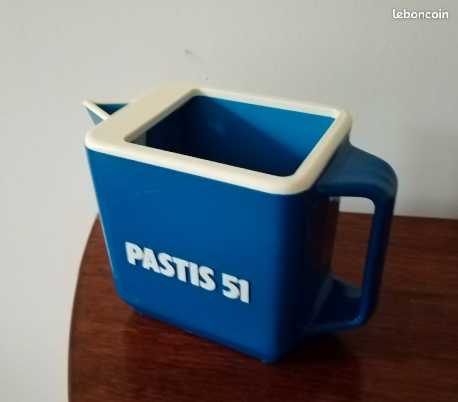Pichet Pastis 51 vintage bleu et blanc en plastique (image 2)