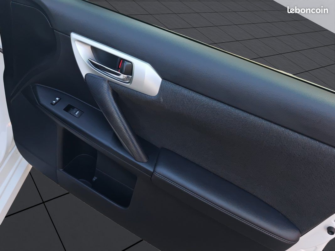 Lexus ct200h f sport auto (image 24)