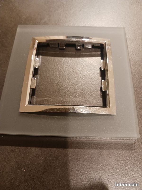 Plaque De Finition Hager Kallysta Epure Verre Cristal Baroque - Modèle WK951 - Neuf Sans Emballage