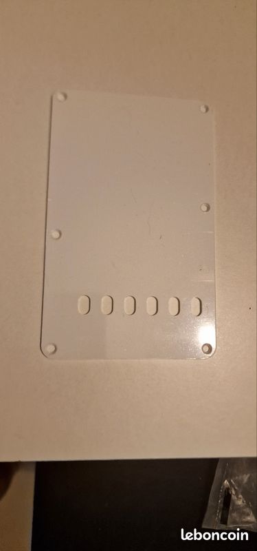 Plaque cache vibrato fender stratocaster (image 3)
