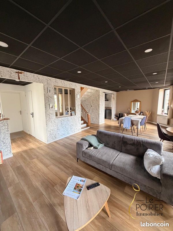 Appartement 3 pièces 101 m² · à Saint-Glen · 101 m² · 700 €/mois