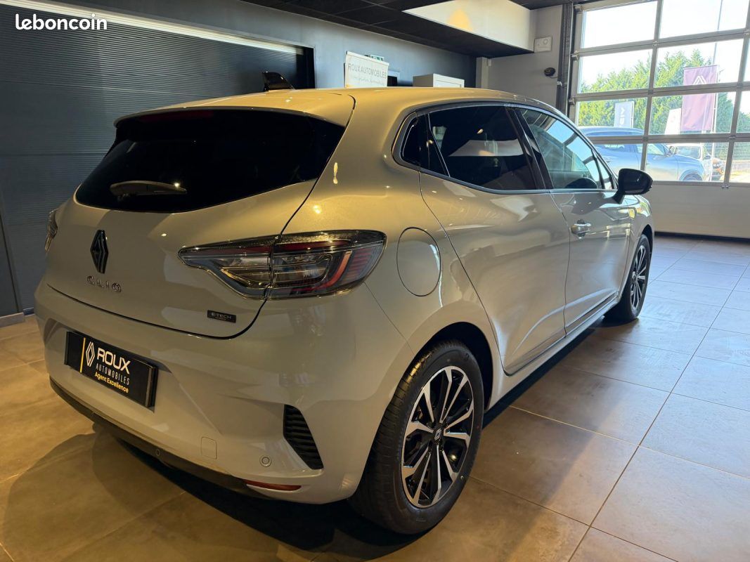 Renault clio 1.6 e-tech 145 techno / pack driving / pack multimedia (image 11)