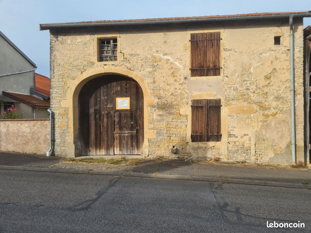 Maison 1 pièce 90 m² · à Mirecourt · 90 m² · 20 000 €