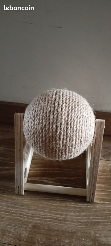 Boule griffoir pour chat (image 1)