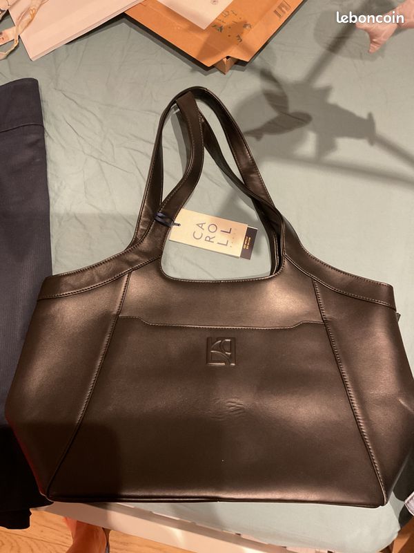 Sac à main Caroll en cuir noir NEUF avec etiquette et housse