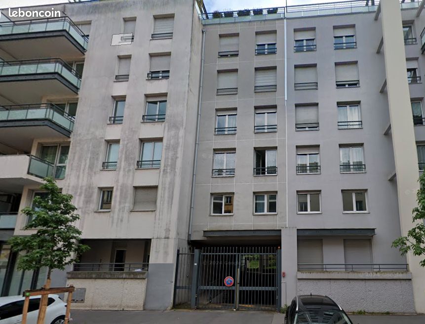 Parking/box LYON · 96 €/mois