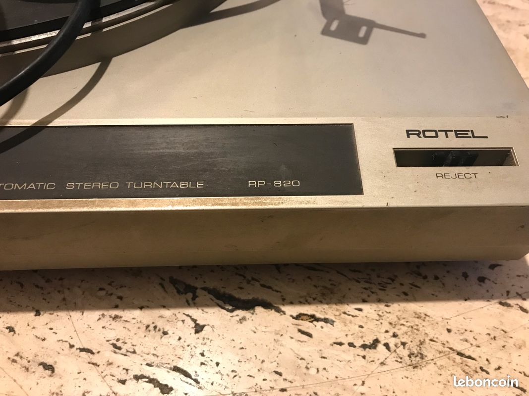 Platine 45/33 trs turntable semi-automatique de Rotel Rp 820, 6000 gr chez Vogelweith - Ref:120007602