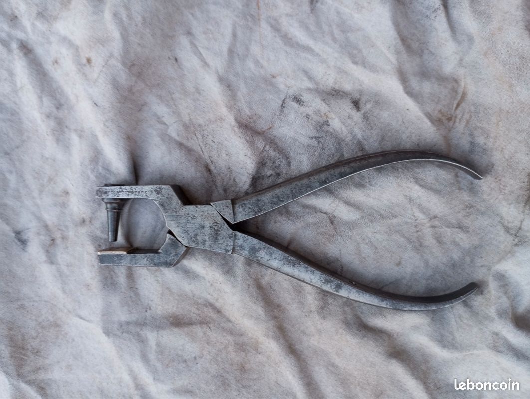 Emporte-pièces et Outils de Frappe pour cuir – Rond, Ceinture, Bouton | La Peausserie