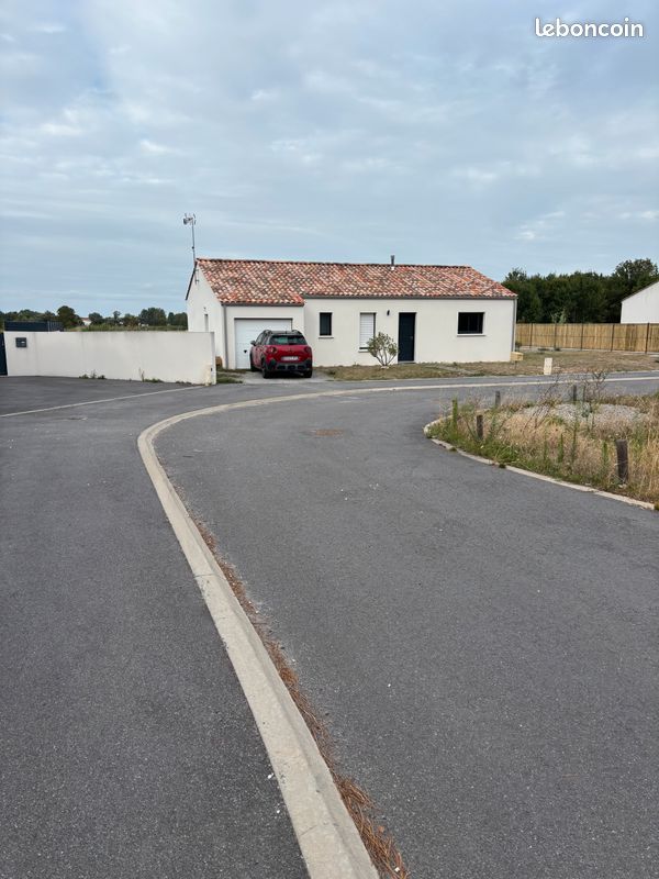 Maison 4 pièces 85 m² · à Biard · 85 m² · 950 €