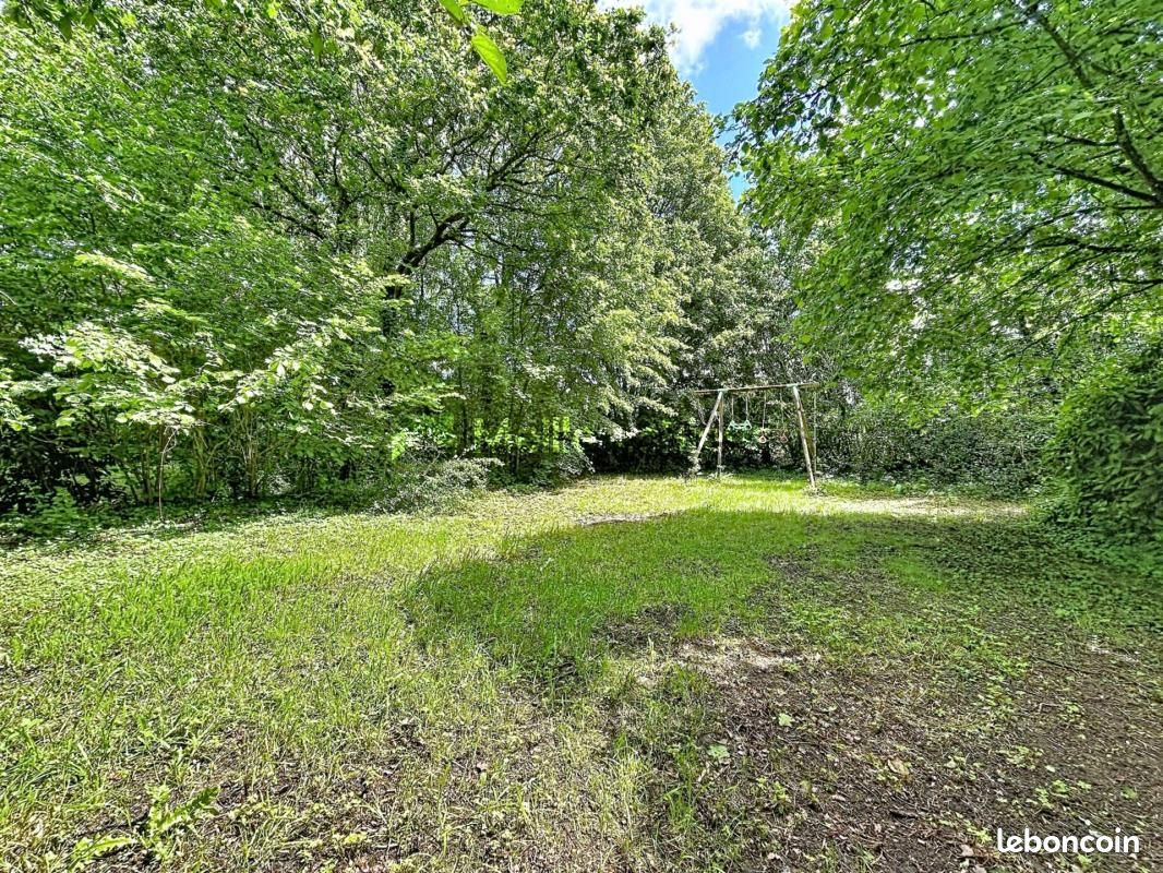 Terrain 2054 m² · à Lieuron · 45 000 €