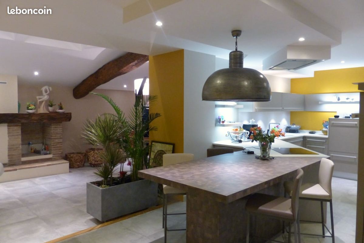 Maison 6 pièces 288 m² · à Le Burgaud · 288 m² · 464 000 €