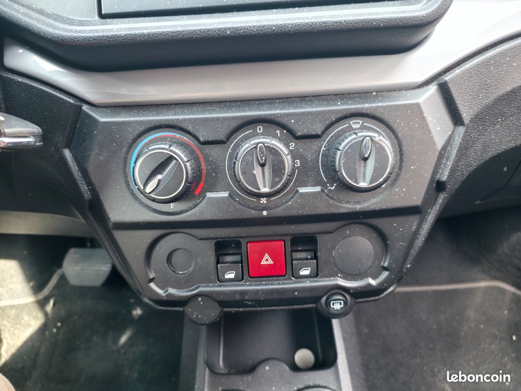 AIXAM CROSSOVER PREMIUM / CaMERA DE RECUL (image 20)