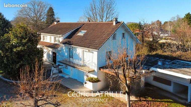 Maison 10 pièces 244 m²