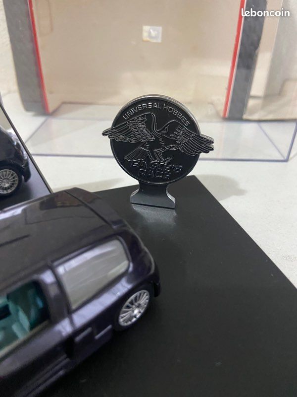 Renault Clio la Poste au 1/43 Universal Hobbies | Achetez sur