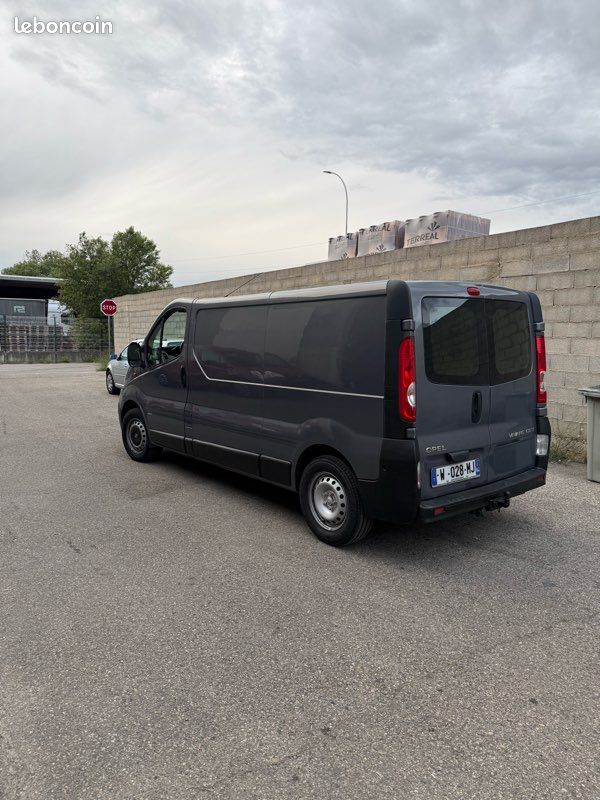 Opel Vivaro 2.0 DCI 115 Cv - L2H1 - Gris Anthracite - Climatisation - Bluetooth- Entretien Complet - Suivie Complet - Garantie 12M (image 2)