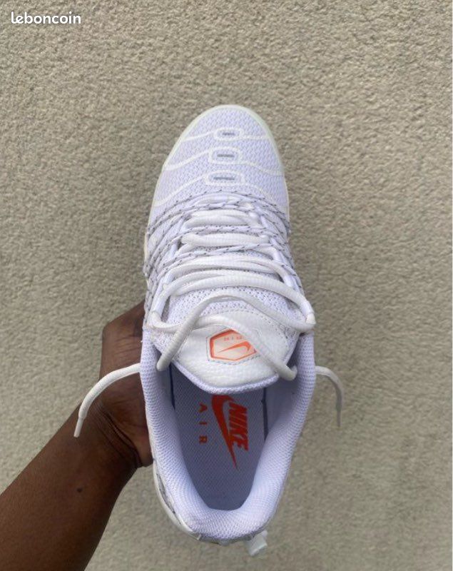 Utility Tn Blanche Et Rouge Femme Tn Utility Vetement Tn Nike Tn