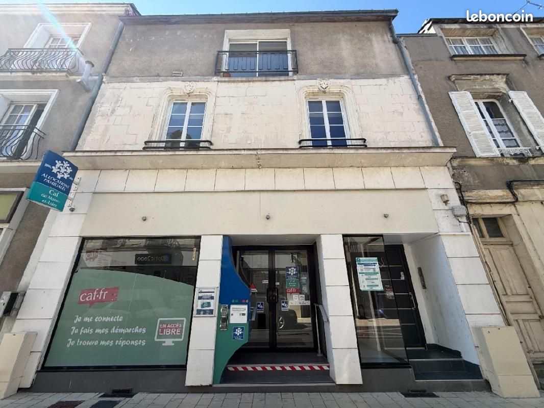 Immeuble 166 m² · à Segré-en-Anjou Bleu · 166 m² · 272 300 €