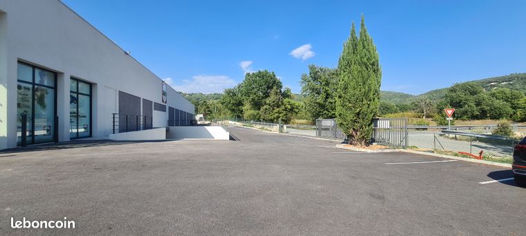 https://img.leboncoin.fr/api/v1/lbcpb1/images/70/82/45/7082450efbe81c179ebf2076c37c57769a66217d.jpg?rule=ad-image