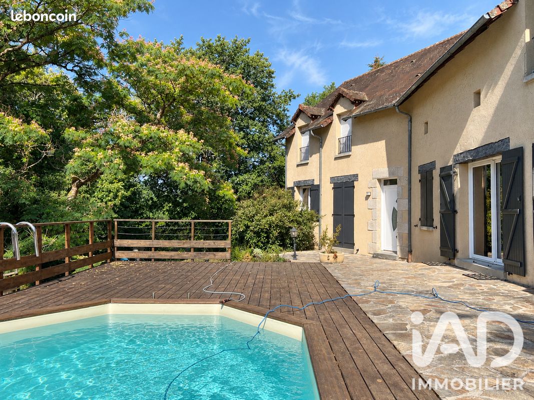 Maison 7 pièces 235 m² · à Saint-Junien · 235 m² · 1 500 €/mois