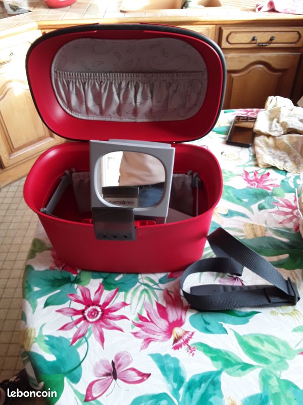 Vends VANITY "SAMSONITE rouge (image 3)