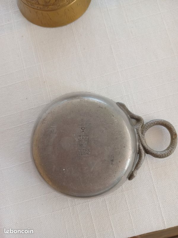 1 pilon en bronze et 1 cendrier en étain (image 4)