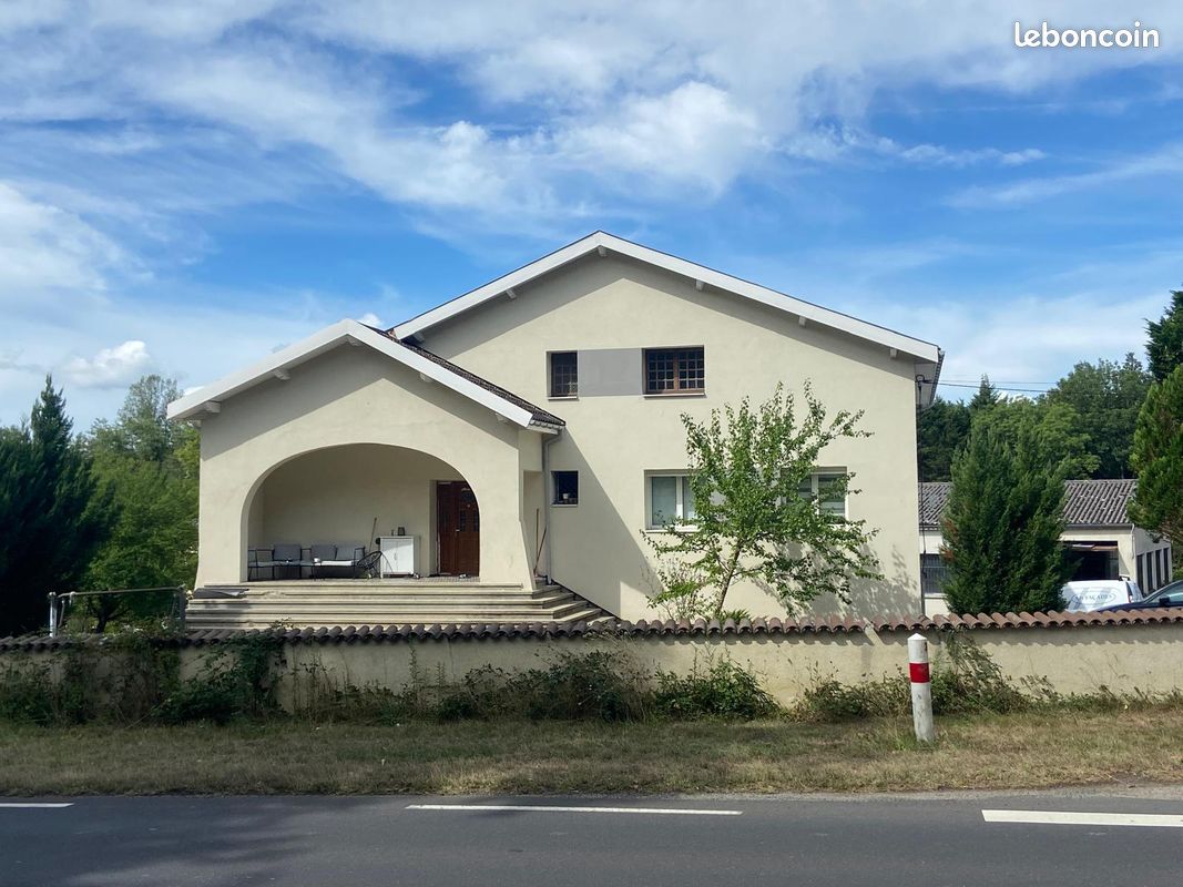 Maison 11 pièces 230 m² · à Thiers · 230 m² · 330 000 €