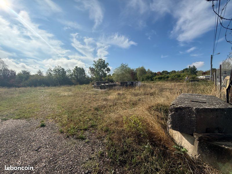 Terrain 1 710 m2 Auxonne · 50 000 €