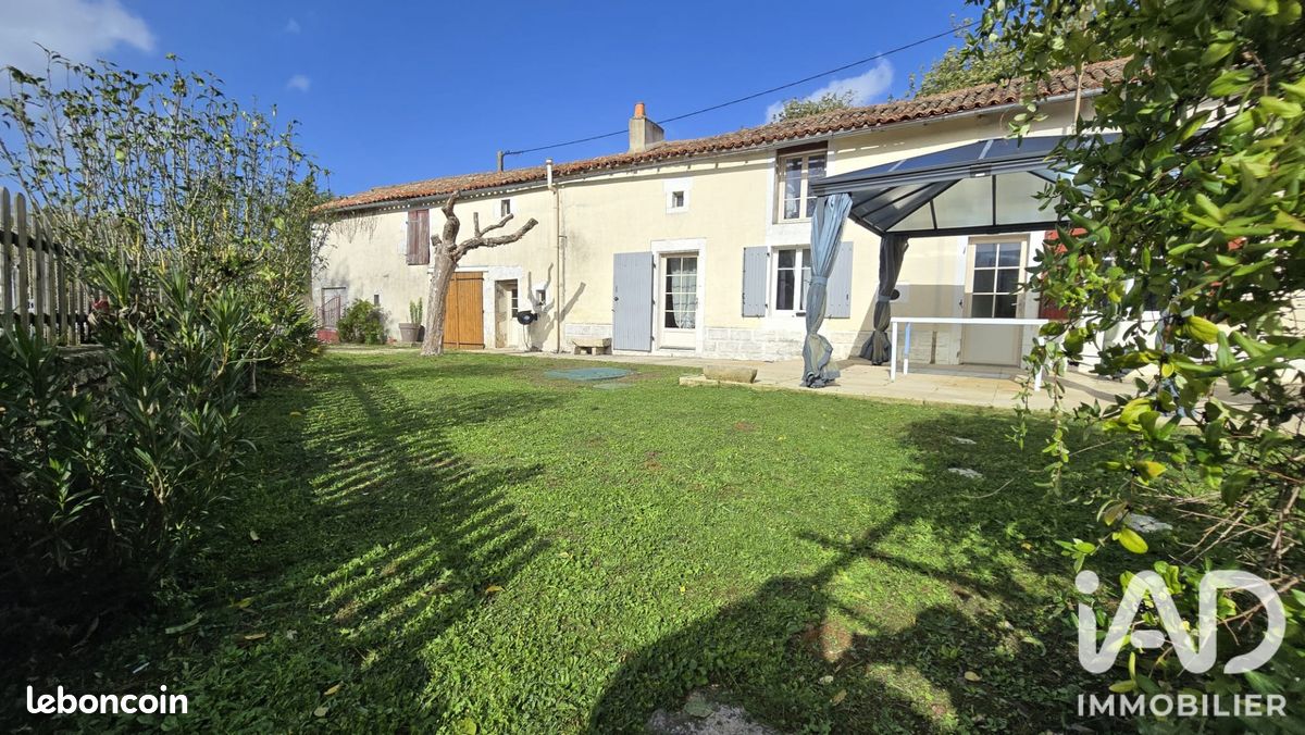 Maison 4 pièces 122 m² · à Limalonges · 122 m² · 137 000 €