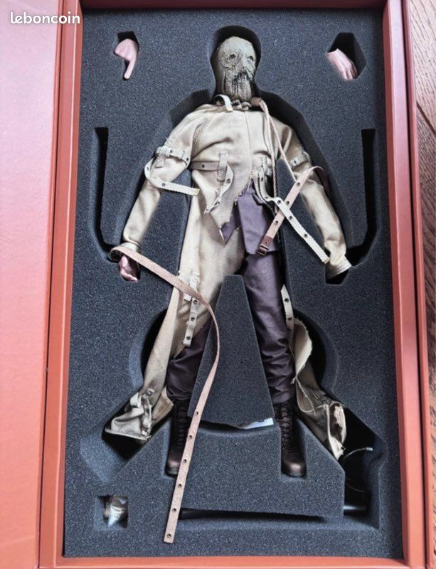 Hot Toys Scarecrow (image 3)
