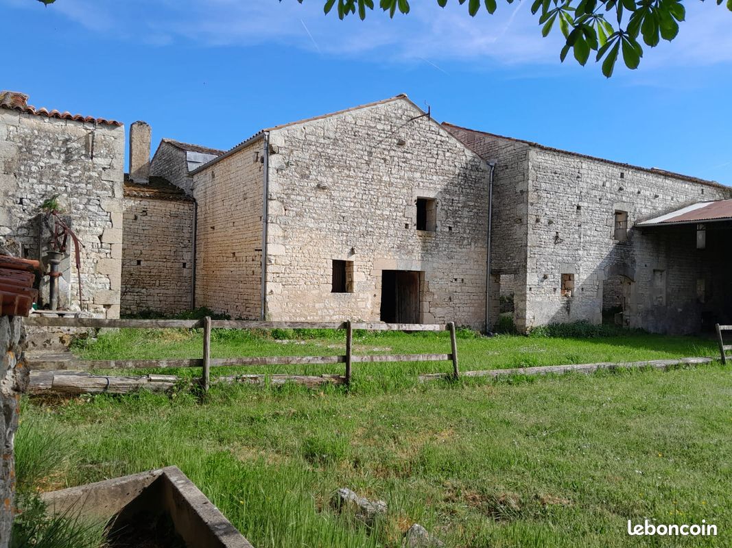 Maison 1 pièce 50 m² · à Dampierre-sur-Boutonne · 50 m² · 40 000 €